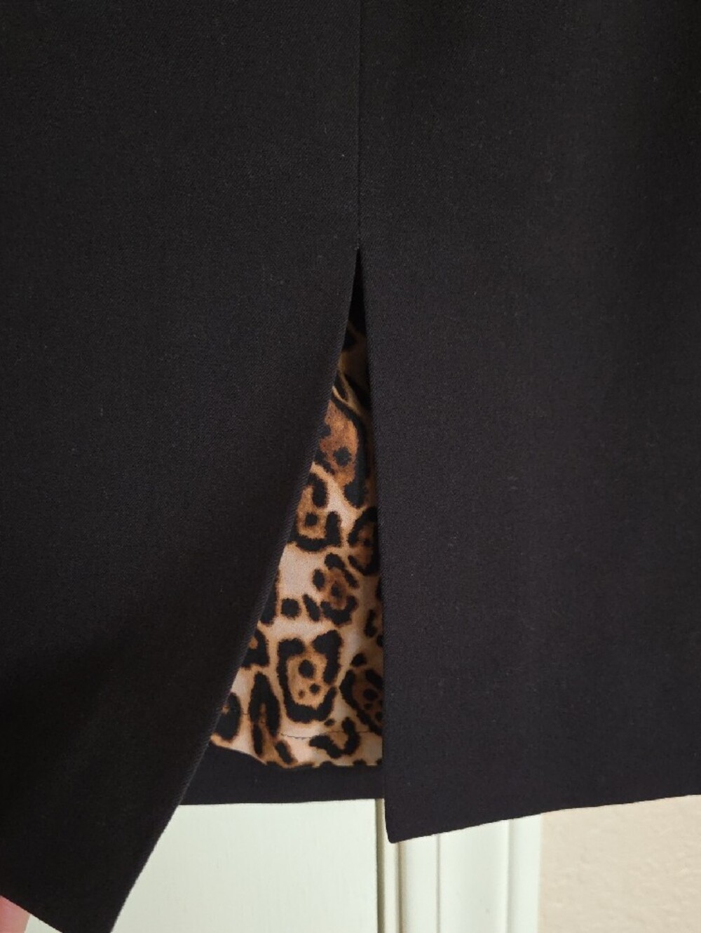 White House Black Market Black Pencil Skirt with Leopard Lining - Picture 6 of 7